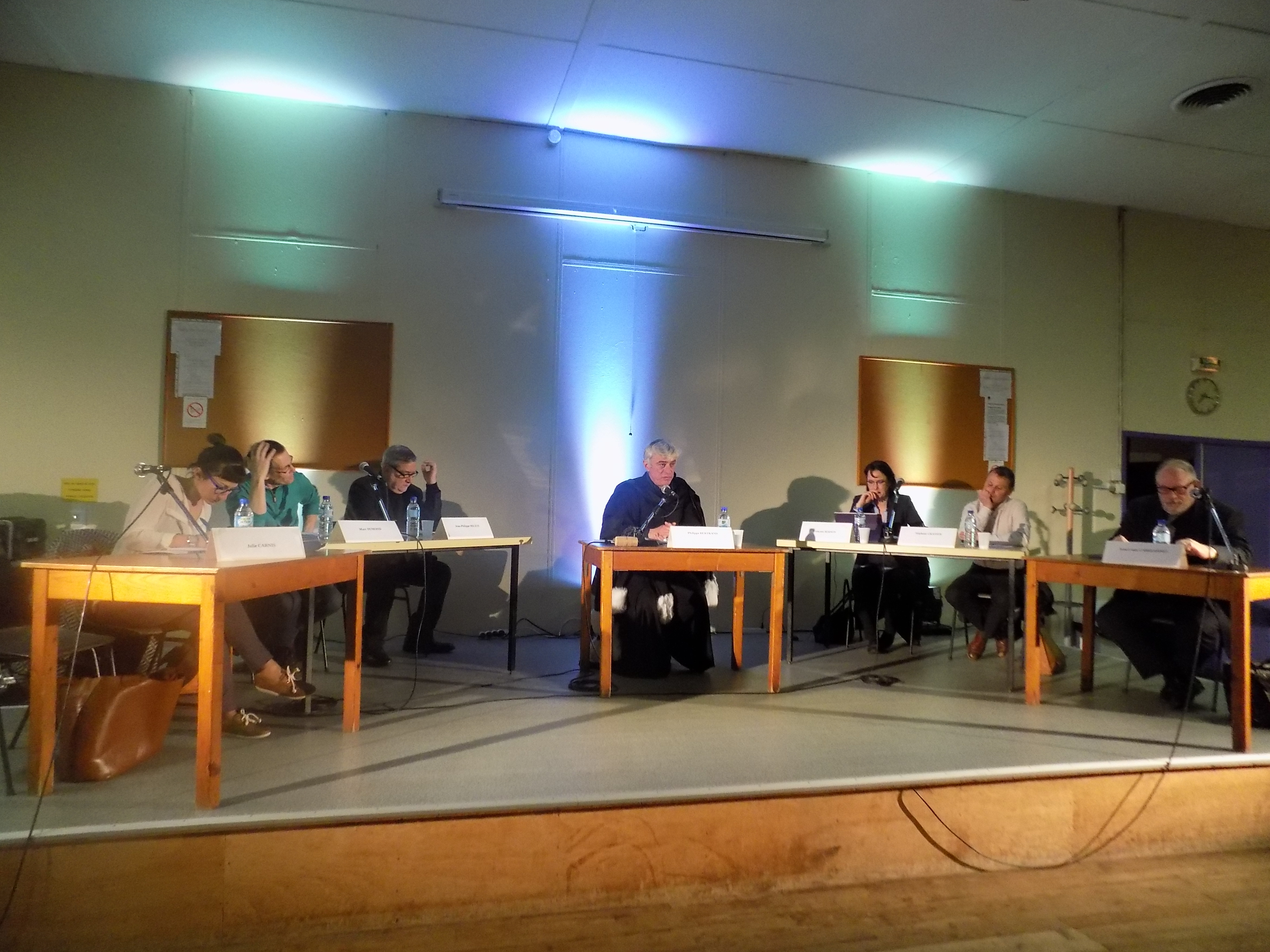 Lire la suite à propos de l’article Faux procès